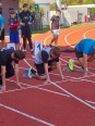 Nasi uczniowie na nowym stadionie lekkoatletycznym